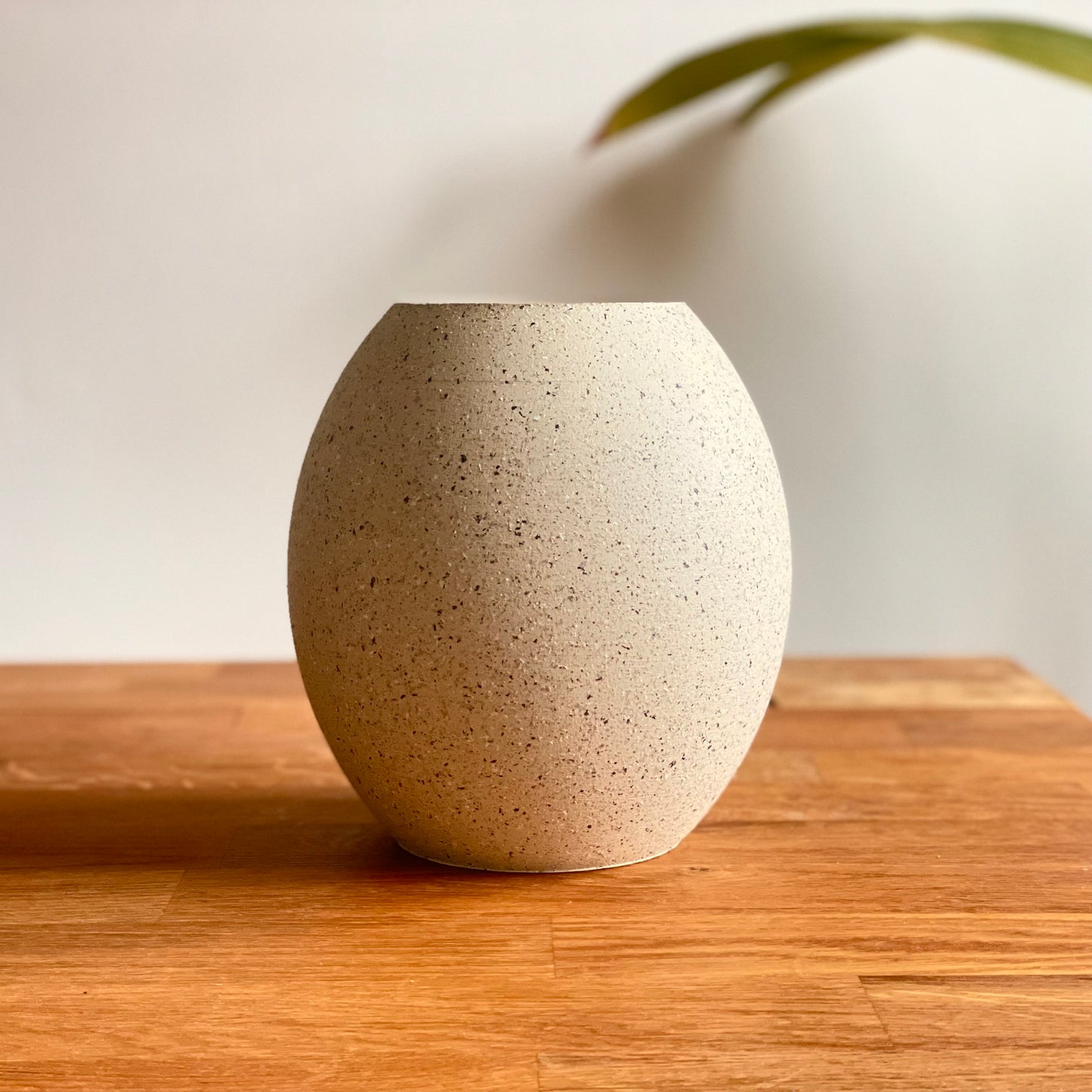 Ocean Vase (Sandy Granite)